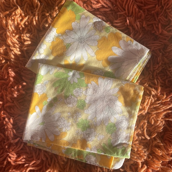 Groovy Mid Century sheets by Monticello. - Picture 2 of 4